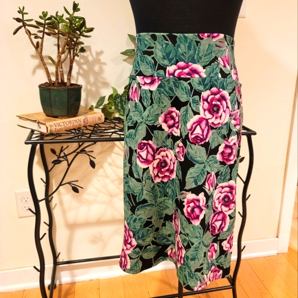 Lularoe Cassie pencil skirt, purple roses